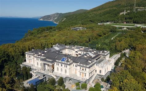putin's seaside villa navalny